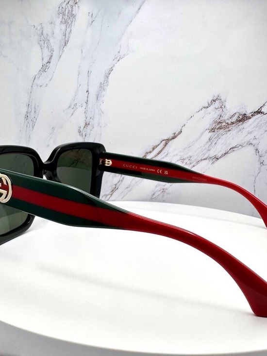 STYLISH New GUCCI Sunglasses Black Gold 3D Metal Logo Square Red Green Web Arms